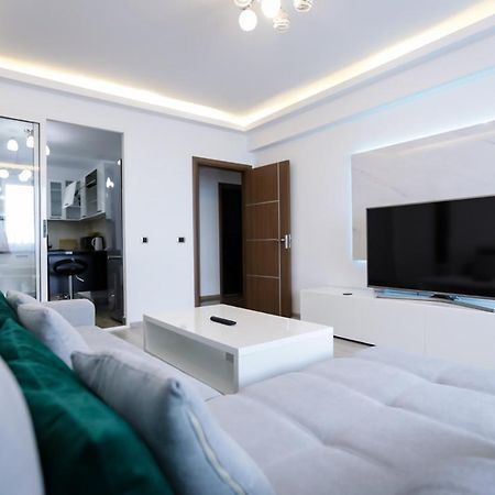 Isaran Apartament With Panoramic City View ブラショフ エクステリア 写真