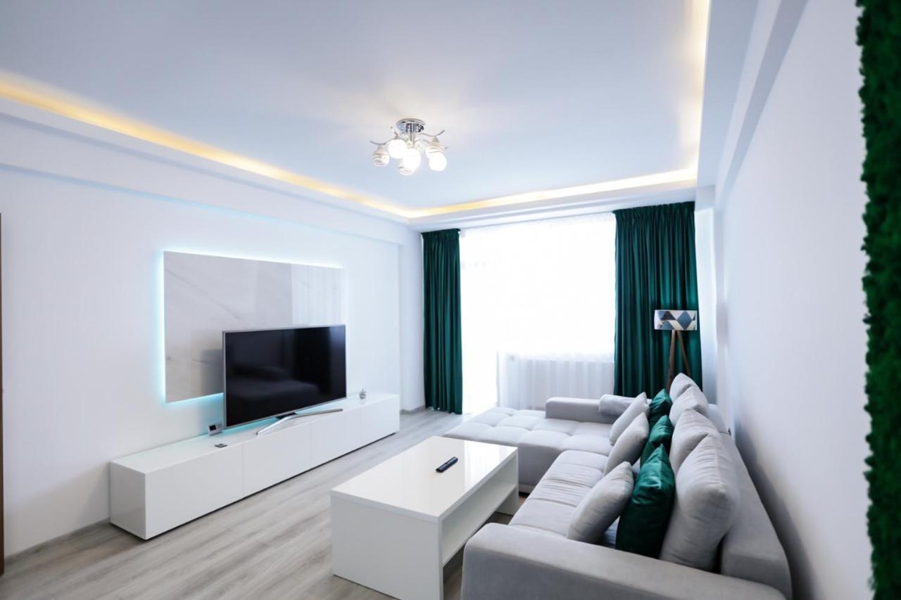 Isaran Apartament With Panoramic City View ブラショフ エクステリア 写真