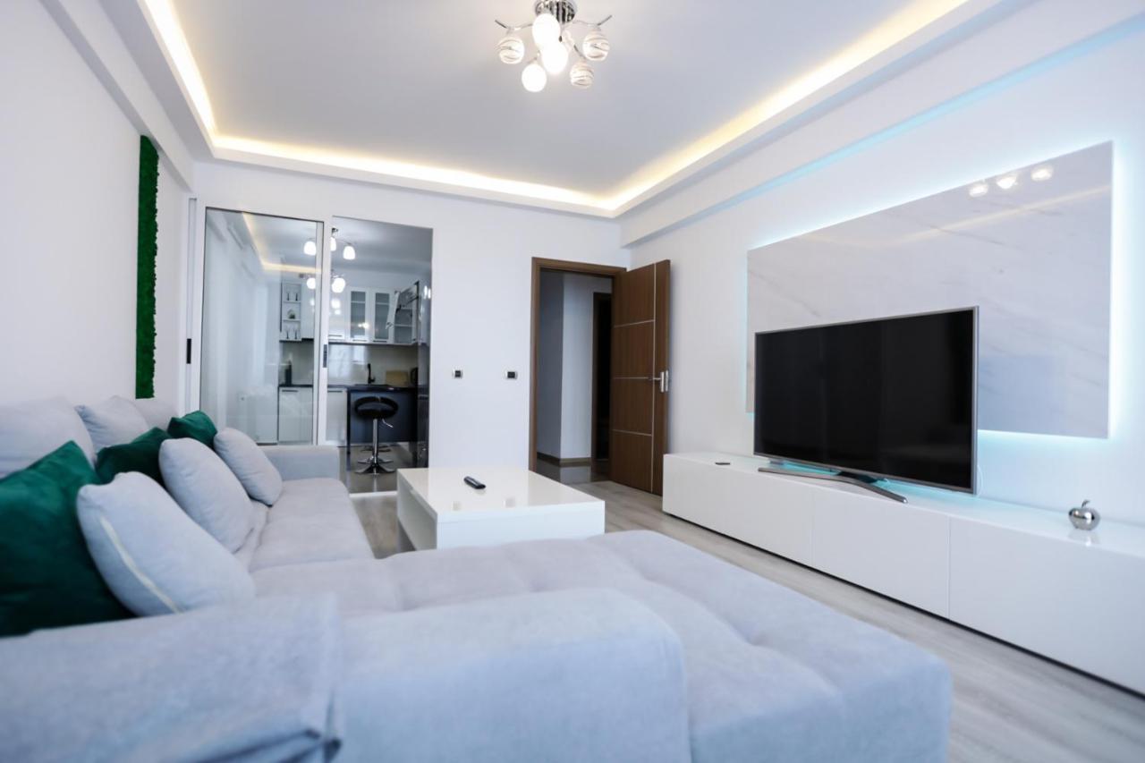 Isaran Apartament With Panoramic City View ブラショフ エクステリア 写真
