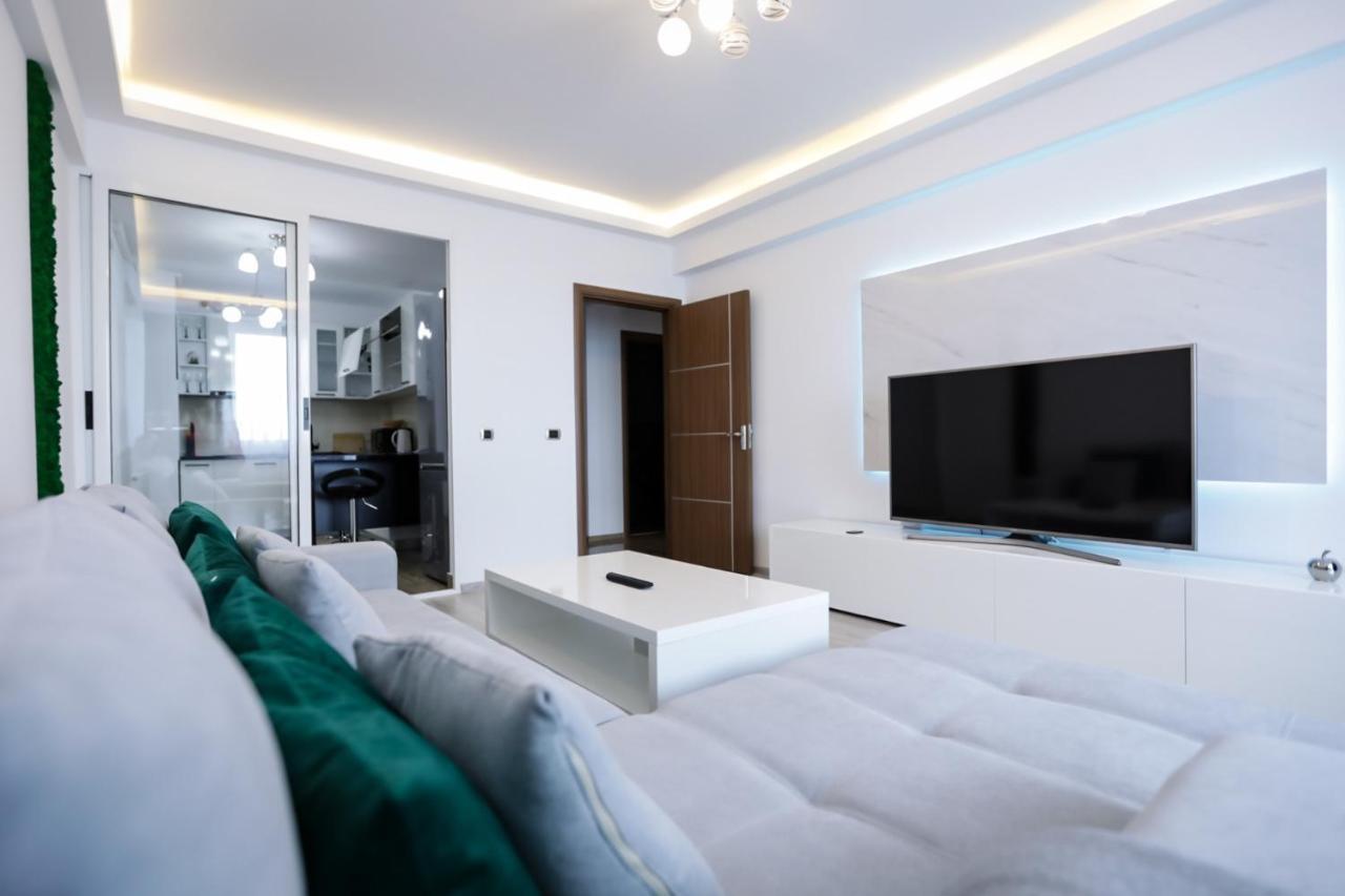 Isaran Apartament With Panoramic City View ブラショフ エクステリア 写真