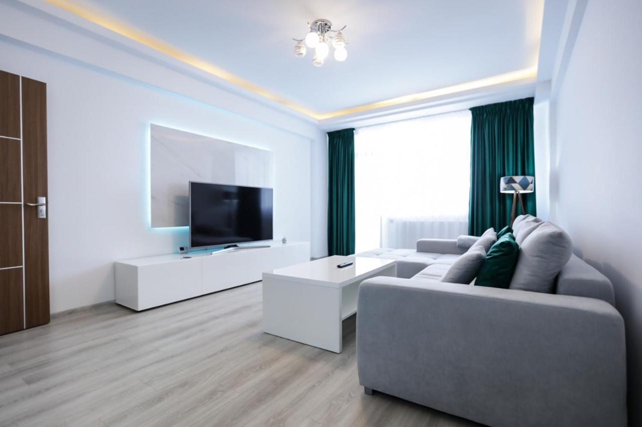 Isaran Apartament With Panoramic City View ブラショフ エクステリア 写真